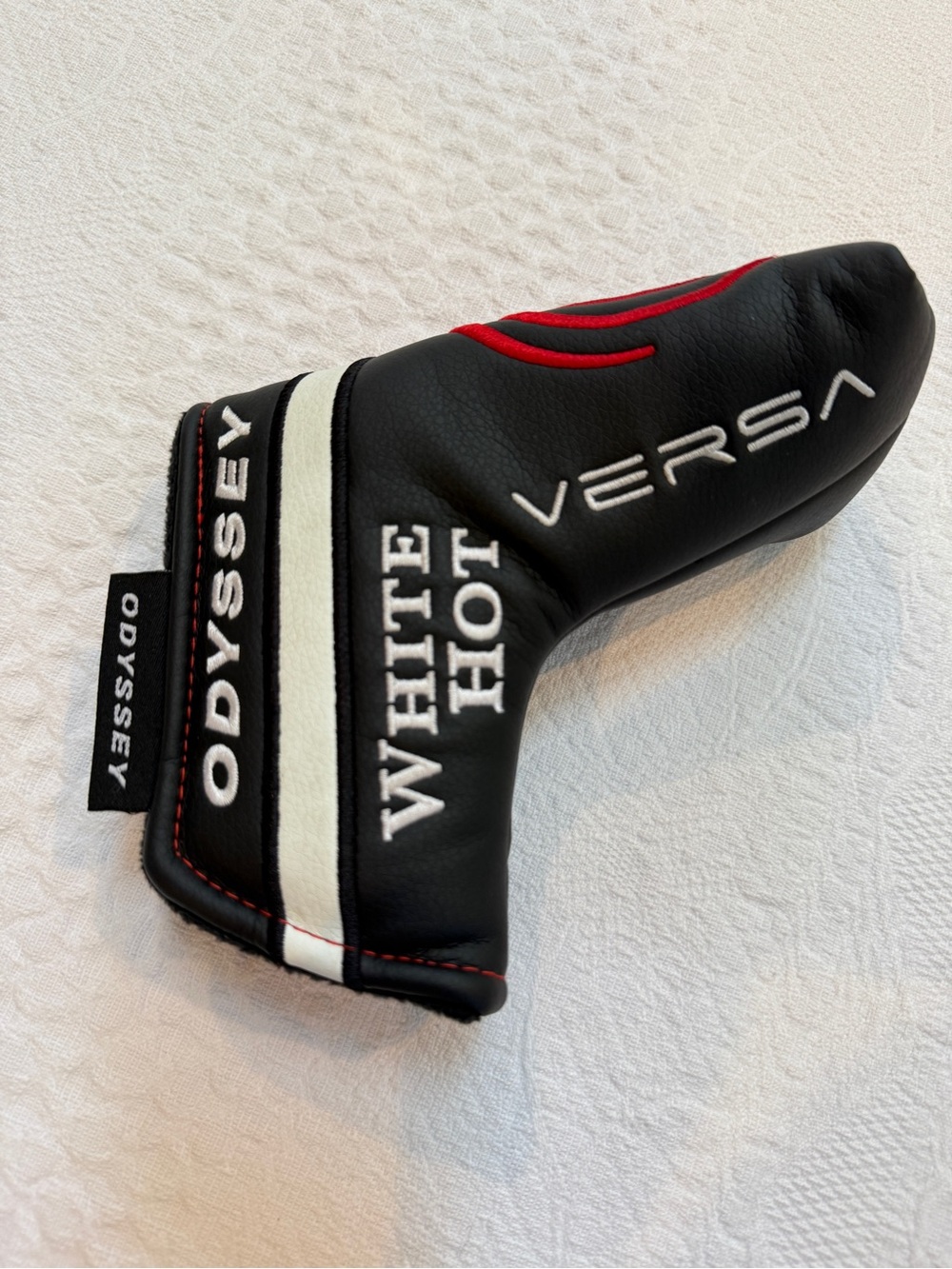 Odyssey Golf White Hot Versa Blade putter Headcover Black Red Magnetic Closure